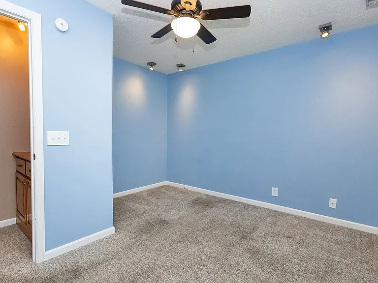 8260 Oxford Dr — Photo 19