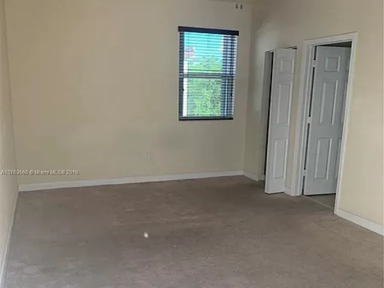 9585 SW 169th Pl — Photo 3