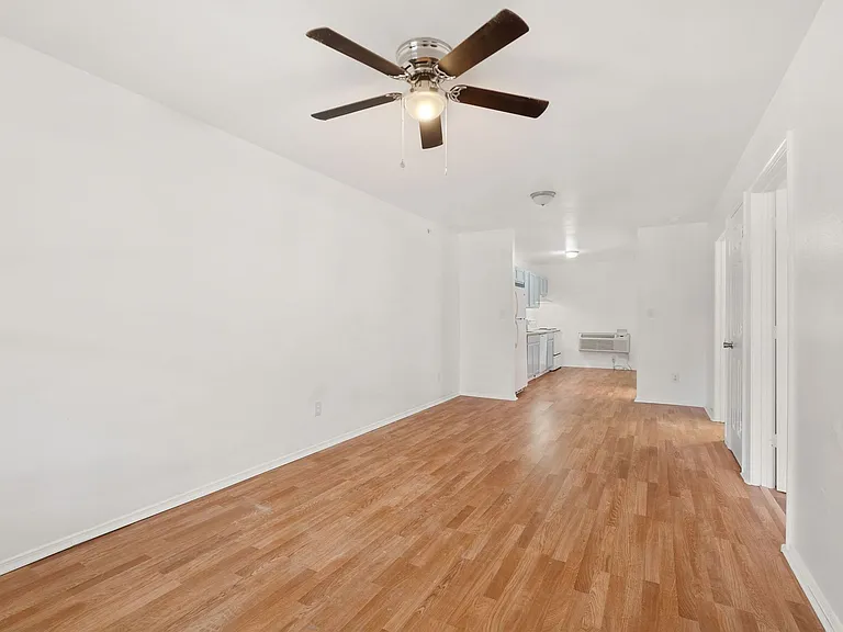 Flat Rock Creek Apartments — Photo 13