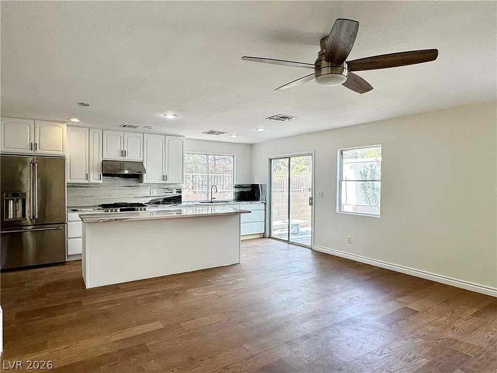 3 bed, 2.5 bath, 1357 sqft, $2,195 — Photo 3