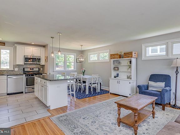 4th image of 112 N Valleybrook Rd