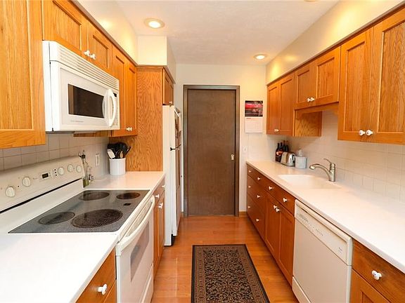 4th image of 257 Buffalo St