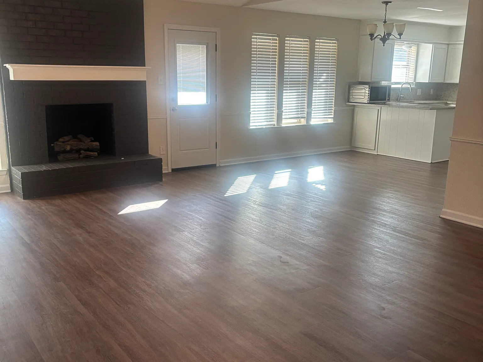 3 bed, 1679 sqft, $2,200 — Photo 3