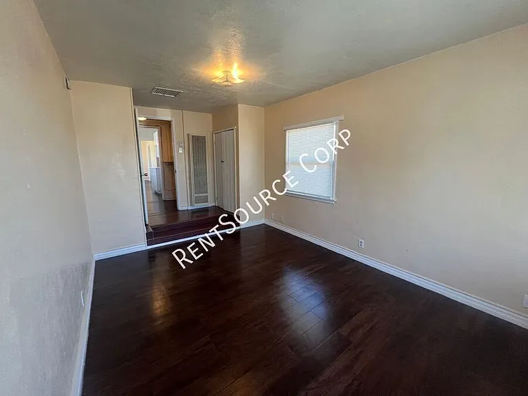 920 Flora St — Photo 15