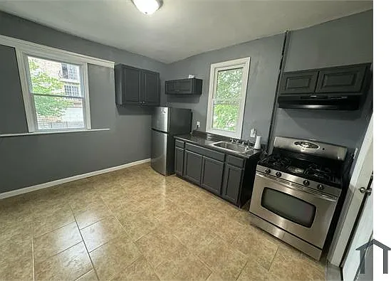 241 12th Ave #1 — Photo 1
