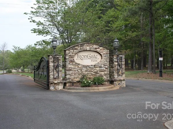 820 Bellegray Rd #14, Clover, SC 29710