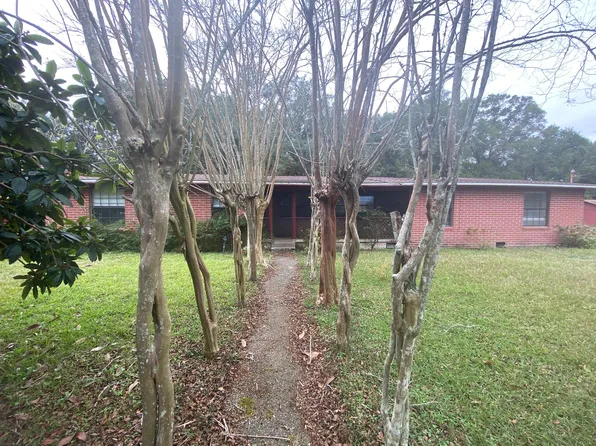 7451 Lanier Dr, Pensacola, FL 32504