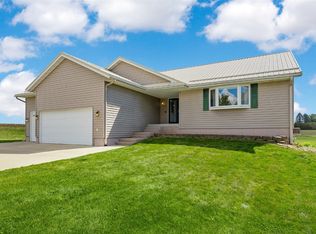 105 6th Ave W, Walford, IA 52351