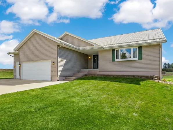 105 6th Ave W, Walford, IA 52351