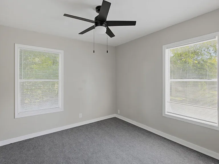 915 N Blake St — Photo 4