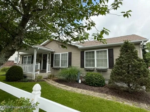 90 W Pine St, Sheppton, PA 18248