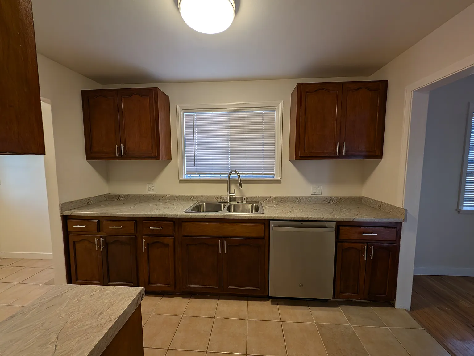 3 bed, 1036 sqft, $4,000 — Photo 2