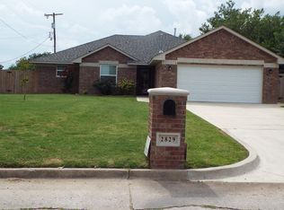 2829 Larkspur Rd, Moore, OK 73160