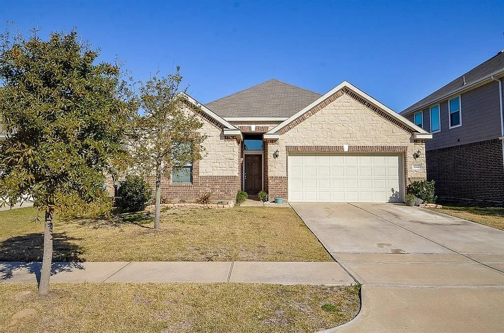 4 bed, 3.0 bath, 2180 sqft, $2,300 — Photo 2