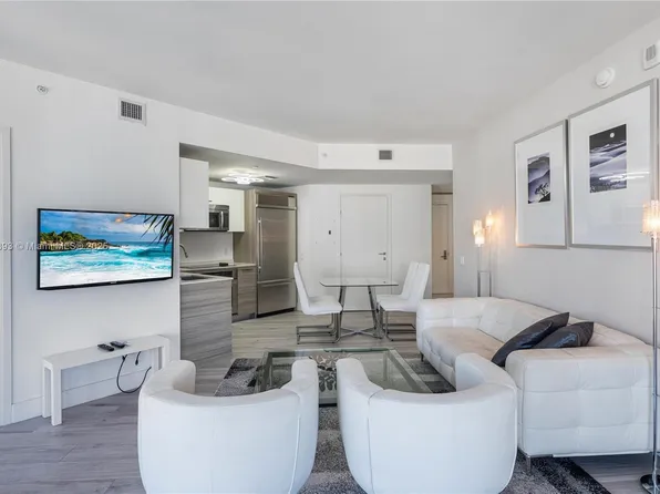 1300 Brickell Bay Dr APT 3307, Miami, FL 33131