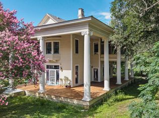 124 N Hamilton St, Gonzales, TX 78629
