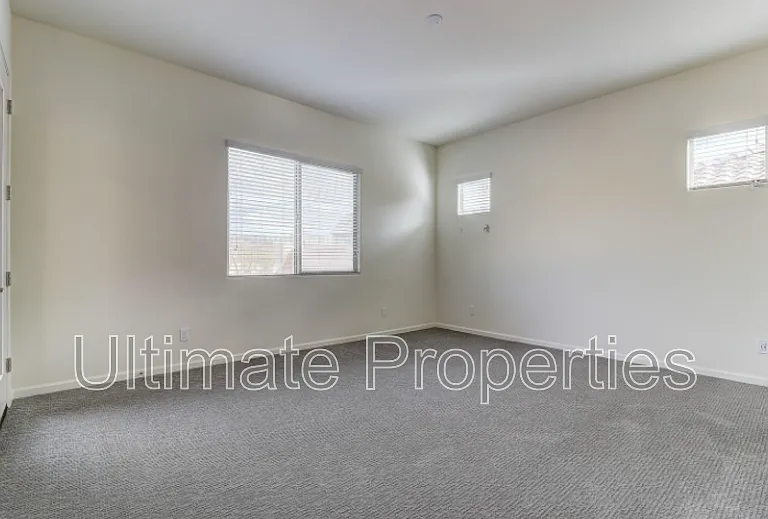 18526 W Desert Trumpet Rd — Photo 10
