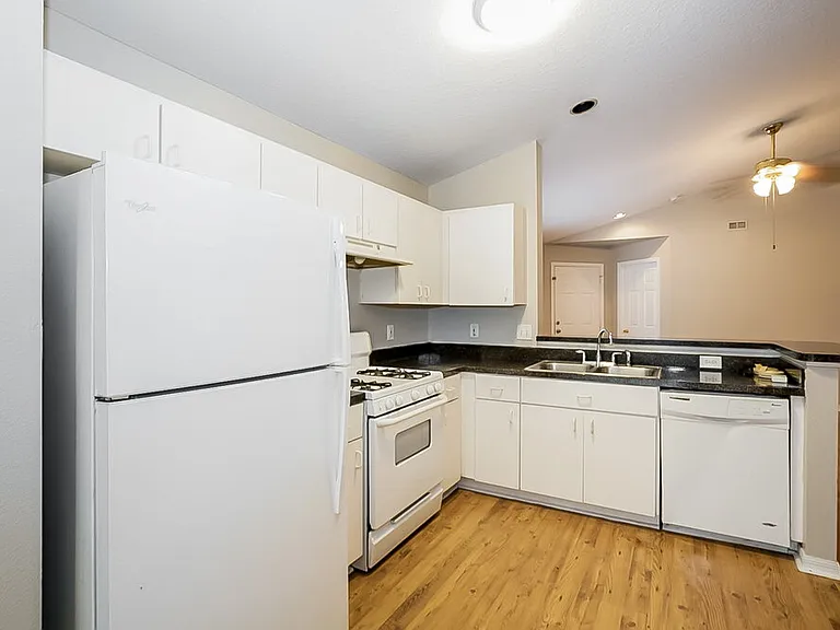 7445 Oxford Garden Cir — Photo 8