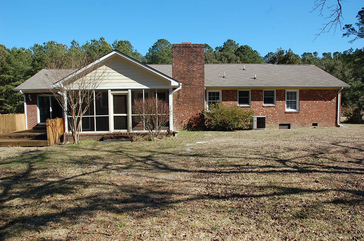 Building Photo - 104 Dorchester Ln