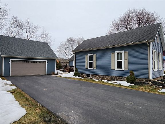 2nd image of 492 Ridge Rd