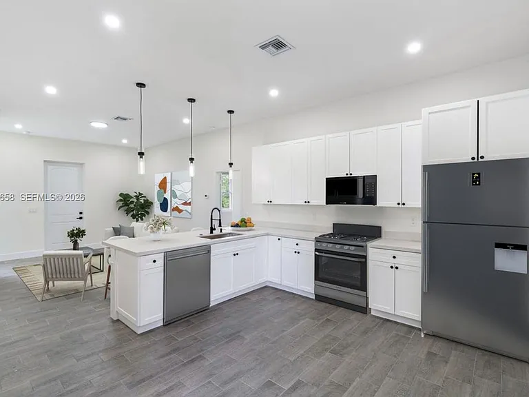 710 Peacock Ave — Photo 17