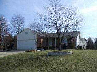9868 Meadow Wood Dr, Pickerington, OH 43147