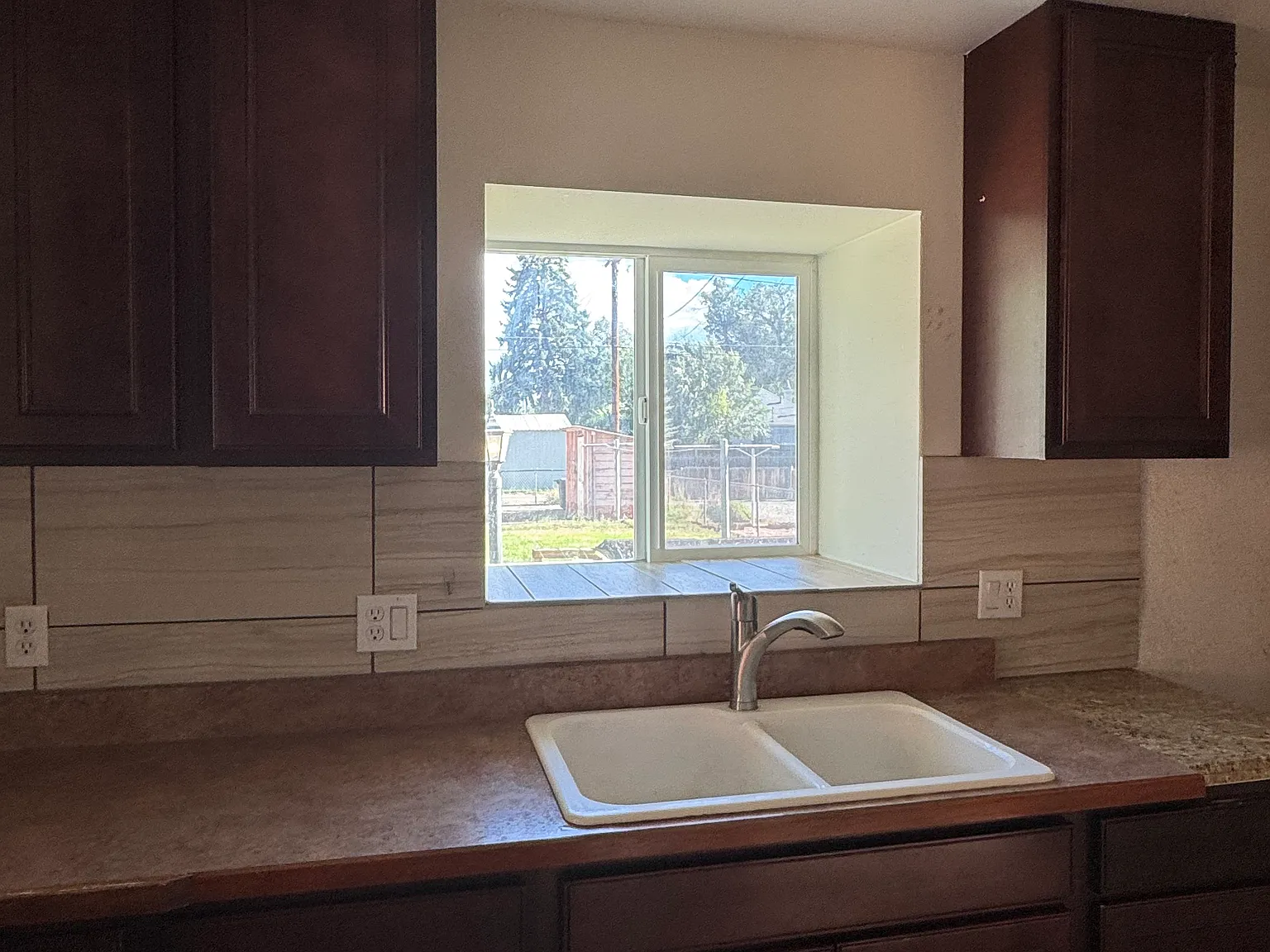 3 bed, 1.5 bath, 1100 sqft, $1,200 — Photo 3