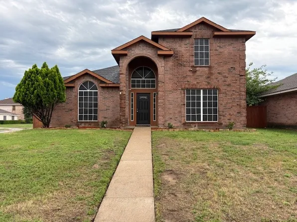 408 Maplegrove Dr, Cedar Hill, TX 75104