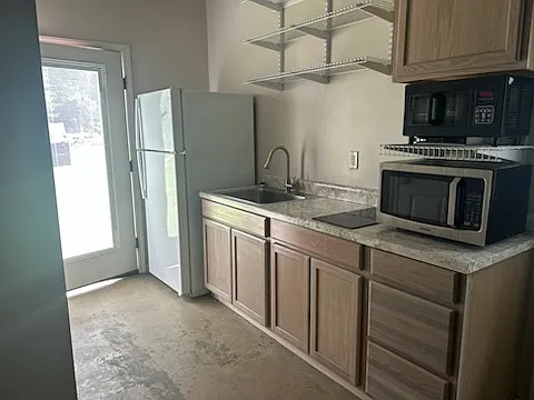 204 Barnett Cir — Photo 4