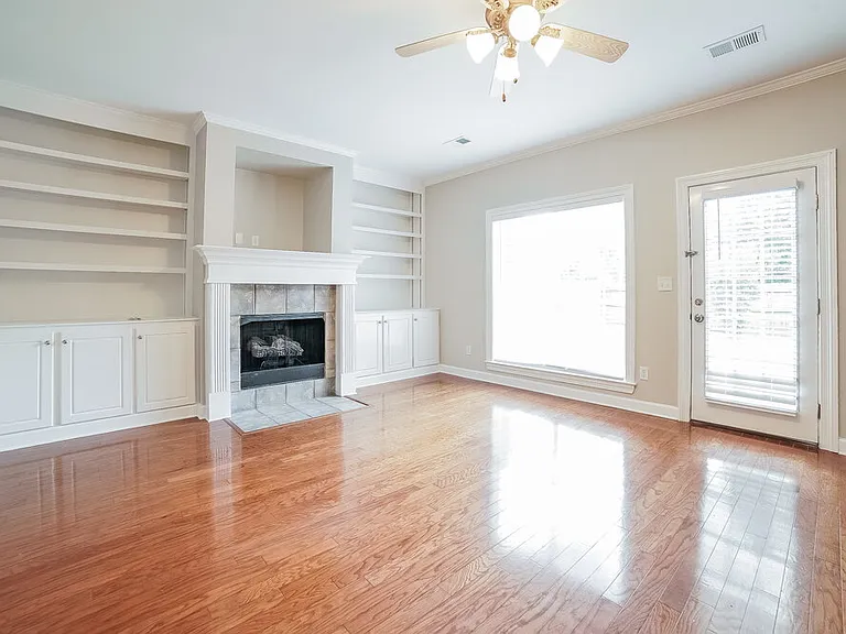 2875 Liverpool Ln — Photo 4