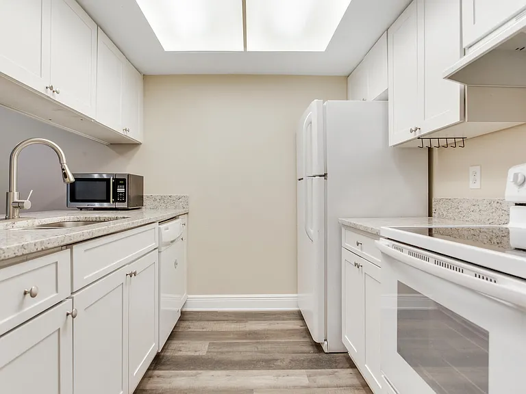 3109 W Horatio St #28 — Photo 12