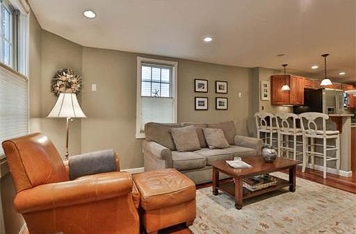 4th image of 60 Purchase St