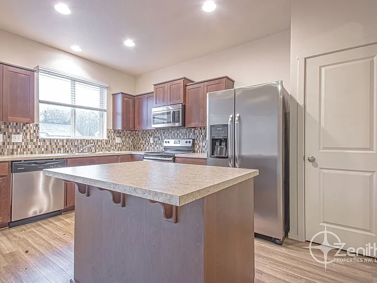 8515 NE 13th Pl — Photo 7