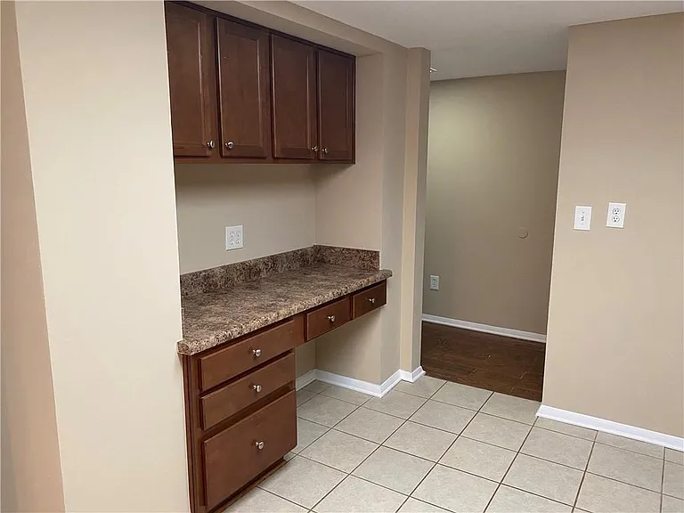 2207 Surrey Ct SE — Photo 6