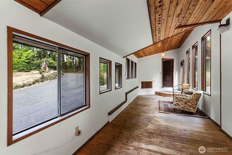 5th image of 1350 SW Berry Lake Road