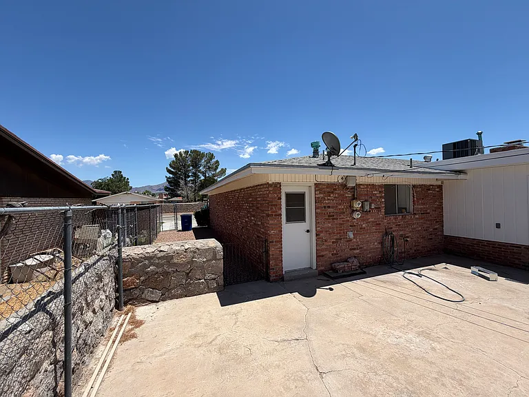 4128 Perth Dr — Photo 26