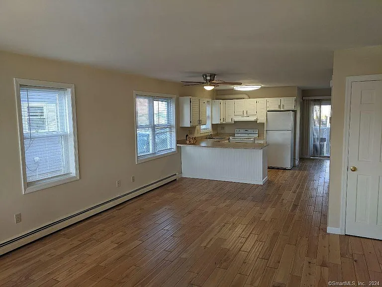 42 Ferris St — Photo 4