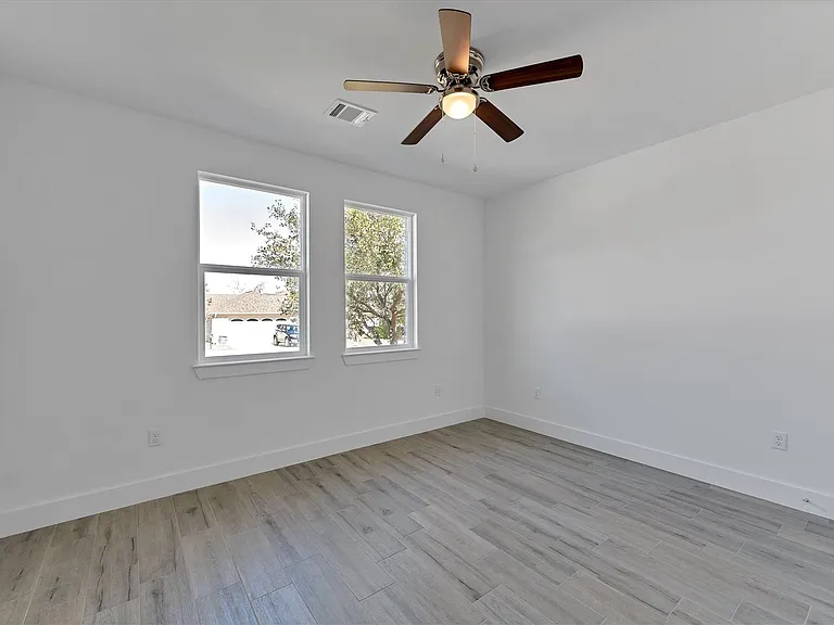 939 Lake View Dr — Photo 28