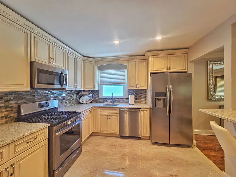 352 Elverton Ave #2 — Photo 4