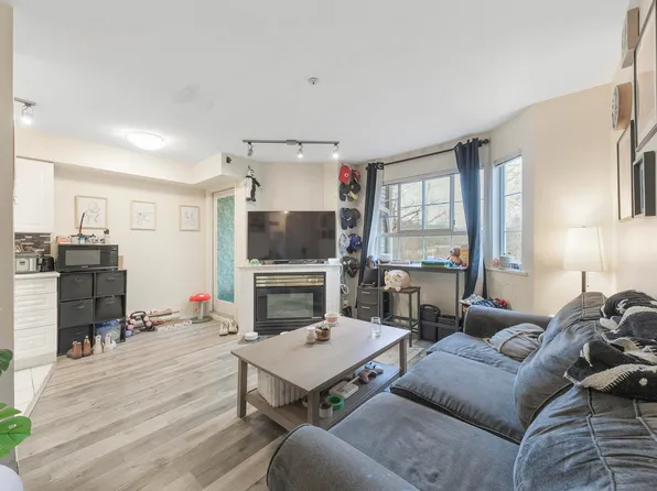 1520 Cotton Dr #203, Vancouver, BC V5L 3V2