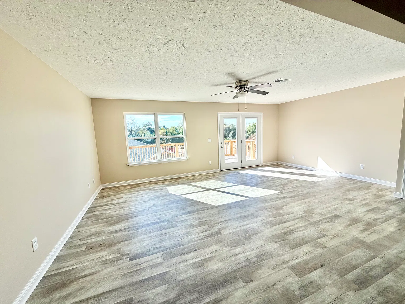 3 bed, 2.5 bath, 2000 sqft, $1,950 — Photo 2