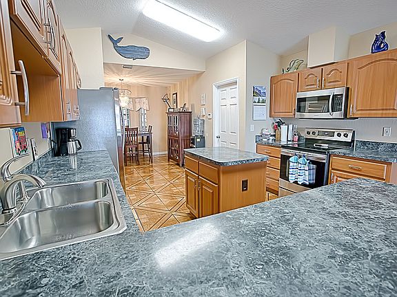 5th image of 1619 Lake Villa Dr