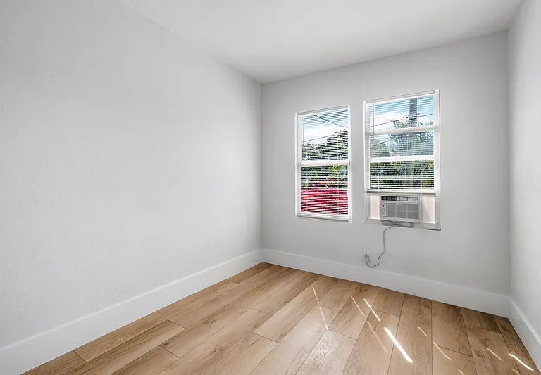 414 33rd St #101 — Photo 3