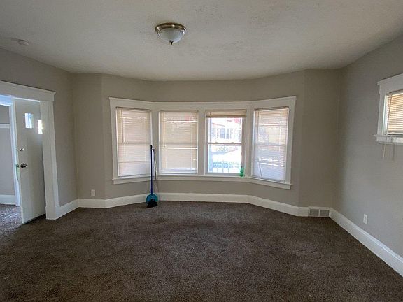 3rd image of 10812 Greenlawn Ave
