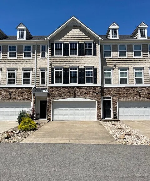 1409 Townhouse Way — Photo 1