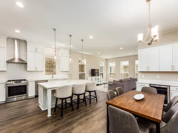 933 Pullman Way, Grandview Heights, OH 43212