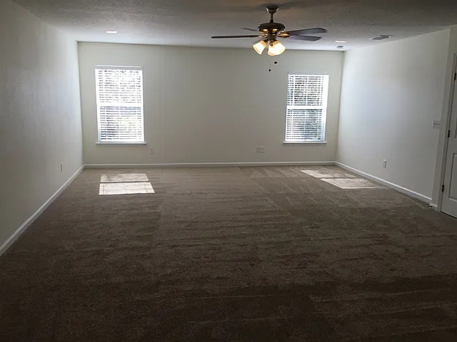 385 Bostwick Cir — Photo 7