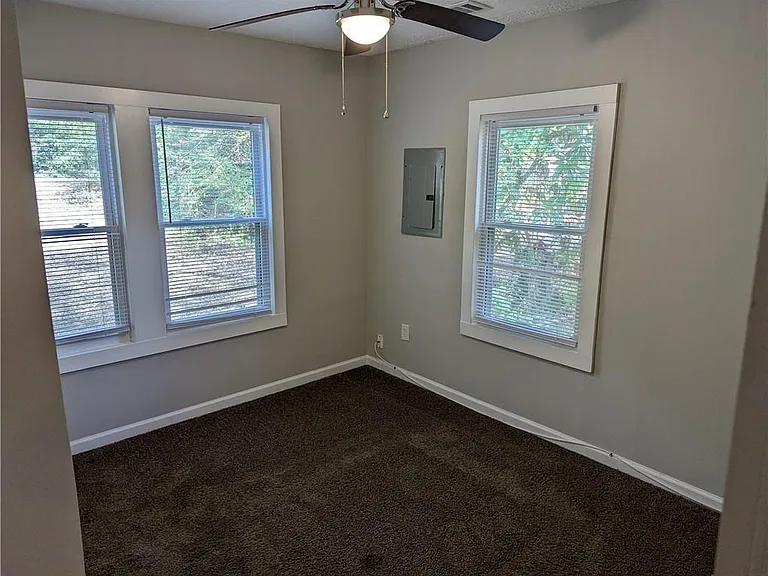 166 Hill St SE — Photo 8