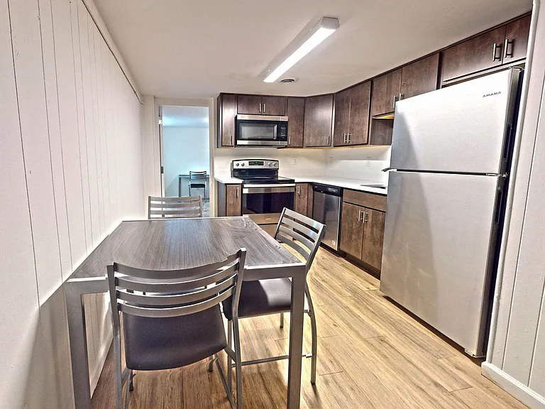 204 E Clark St — Photo 7