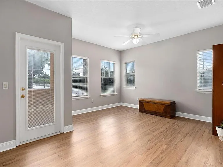 828 Ellwood Ave #J — Photo 14